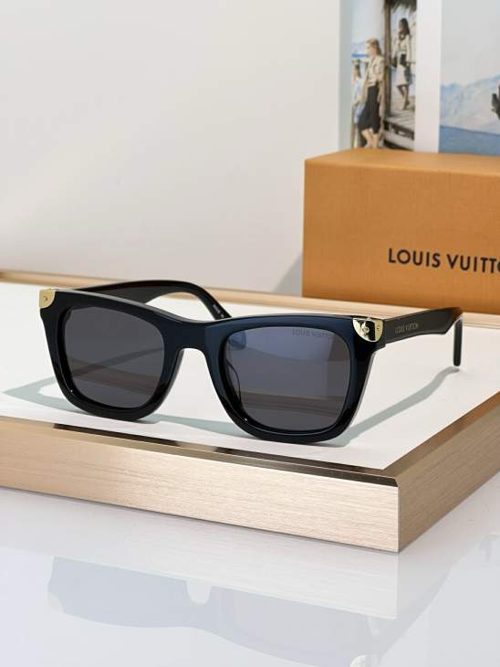Picture of Louis Vuitton Sunglasses _SKUfw79279981fw